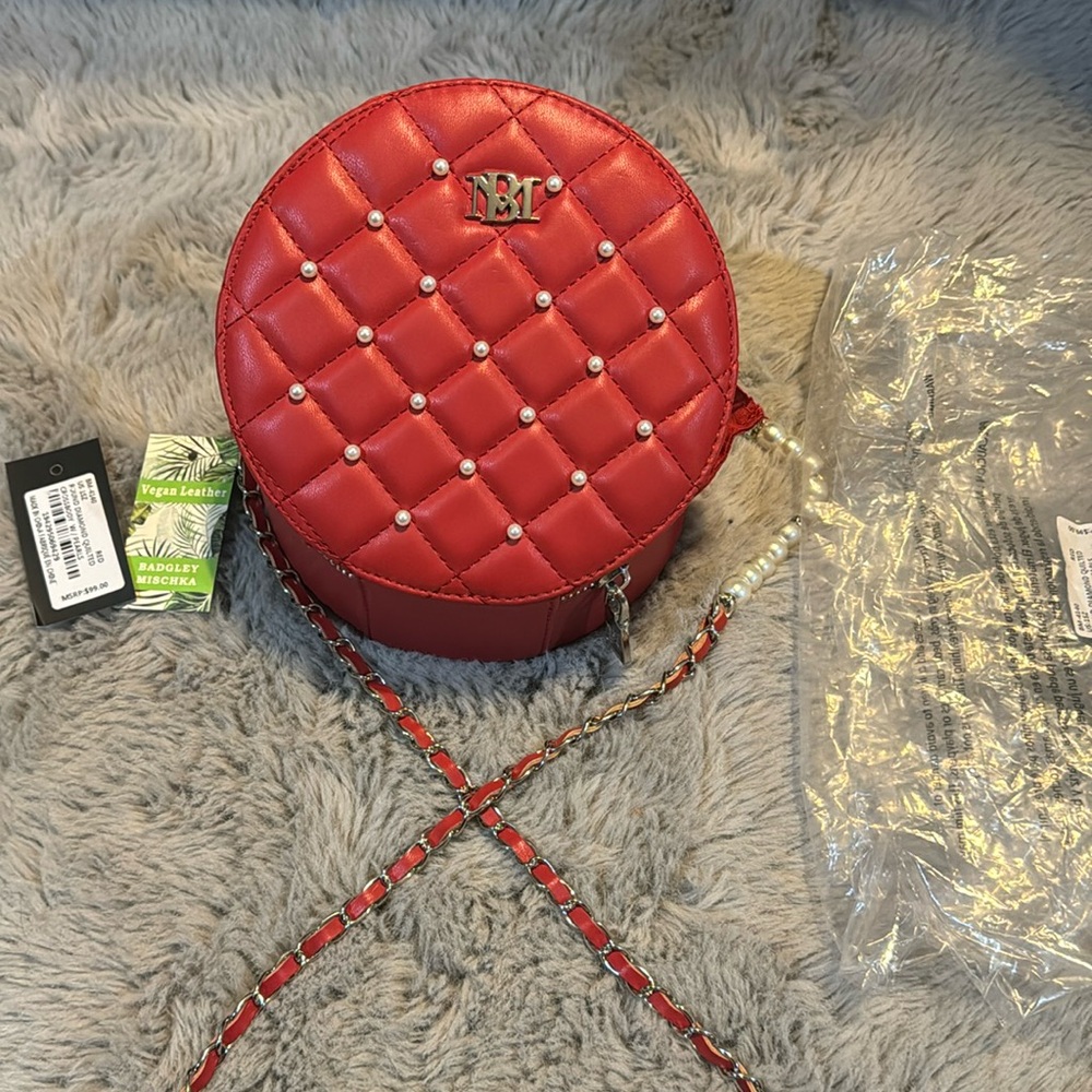 NWT Badgley Mischka Red Round Diamond Quilted Crossbody With Pearls Bag